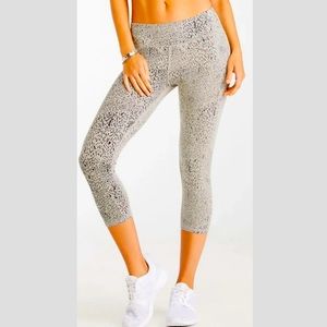 Fabletics cropped gray black spotted yoga legging Sz S
